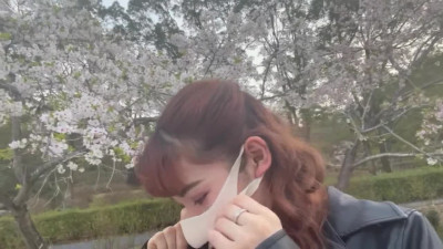 『素人女子大生野外SEX』お昼の公園で散歩♡お花見しながら種付け中出し野外SEX！彼女調教/素人カップル/歳の差/美少女/スタイル抜群/色白美乳/リアルハメ撮り/English subtitles