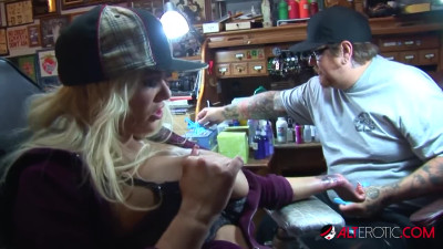 Shyla Stylez gets tattooed while playing with her tits