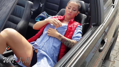 Public masturbation in my convertible car with Pornhub toy - Wet Kelly