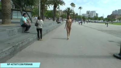 Jenny´s spectacular public nudity shooting in barcelona