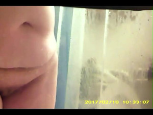 mom shower peep