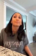 Queen Naija Exposes Camel Toe