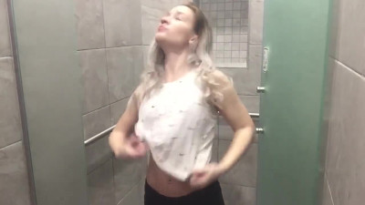 Teen Masturbating at Planet Fitness