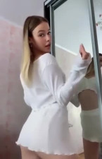 Russian teasing her ass on periscope