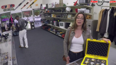 Pawnshop amateur sucks before riding manager for better deal