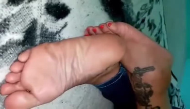 Anahi s feet