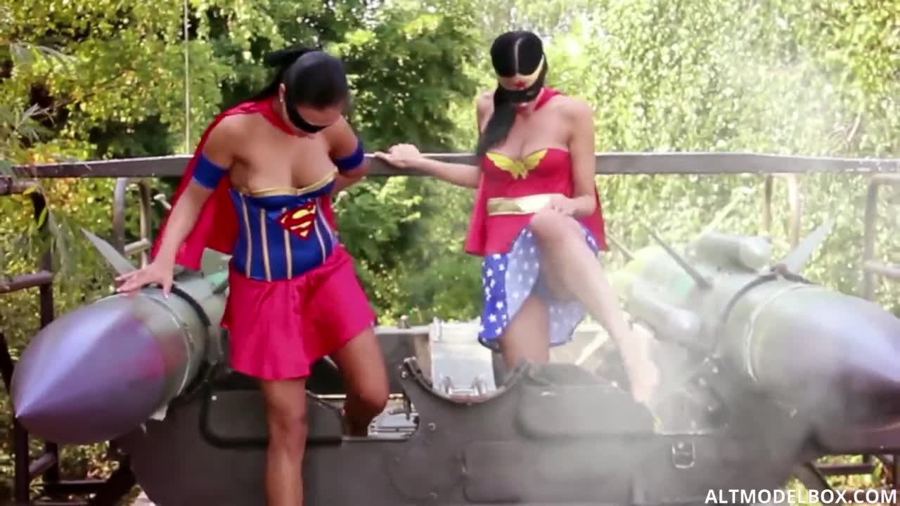 Watch SUPER WOMAN AND WONDER WOMAN IN STRAPON FUCKING OUTSIDE Short Sex Videos - Duration: 07:01 | ePornNEW.