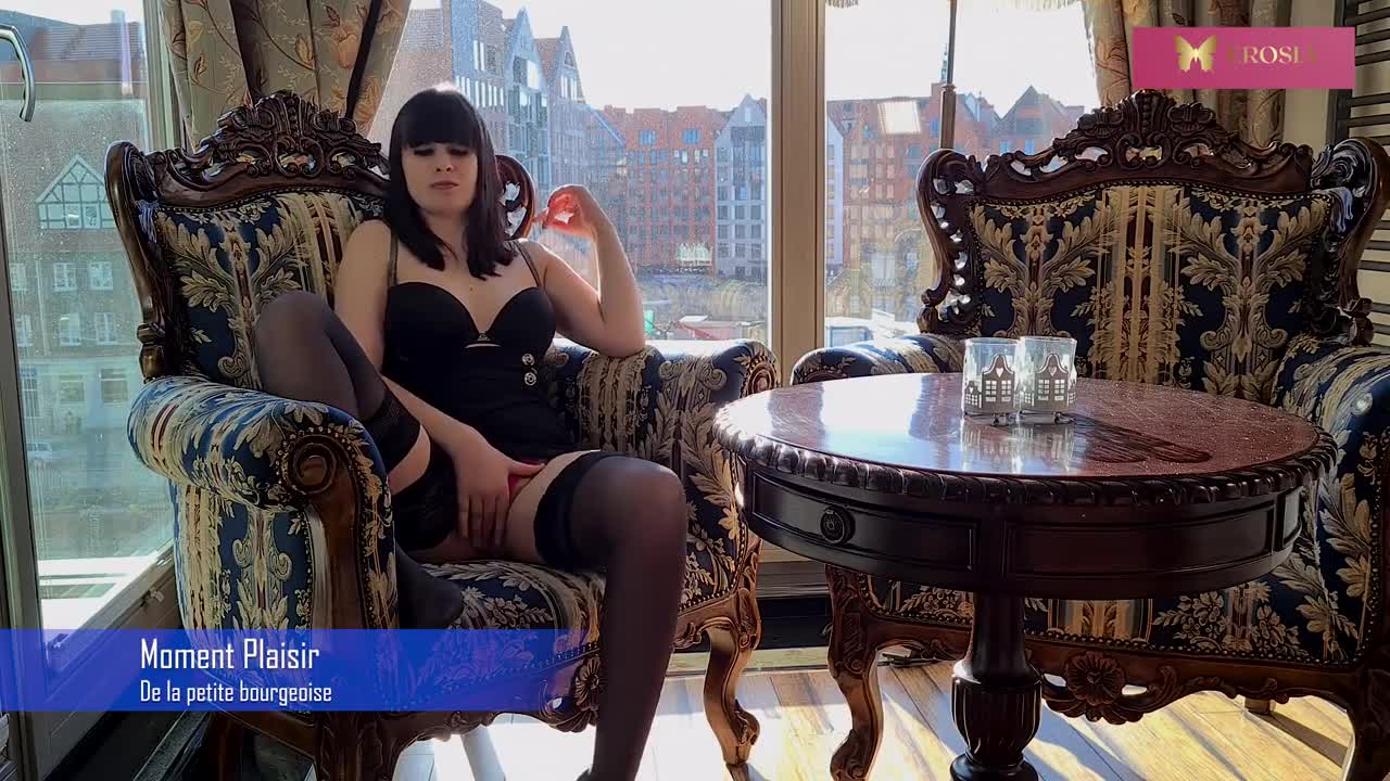 Watch bourgeoise française se touche et doigte sa petite chatte Short Sex Videos - Duration: 05:10 | ePornNEW.