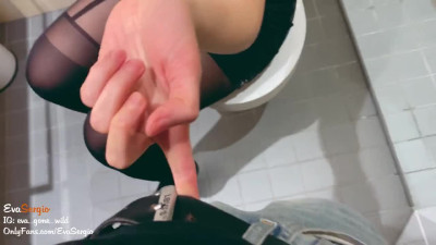 Stranger Fucked College Girl in the Toilet on Student Party - POV