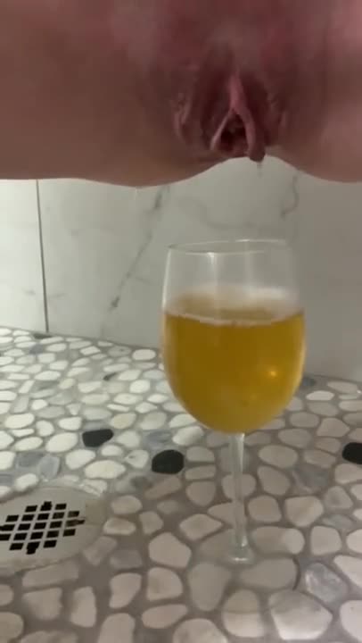 Watch ASMR Sexy little pussy pissing into a wine glass. Short Sex Videos - Duration: 00:17 | ePornNEW.