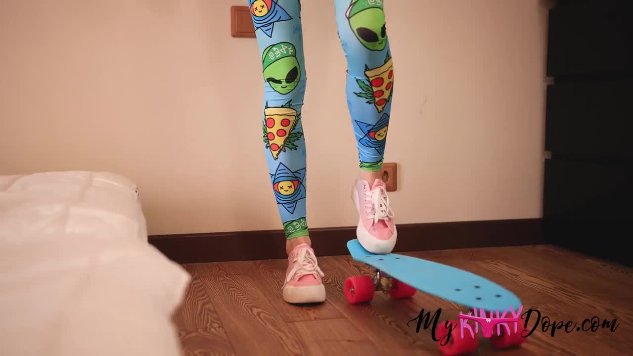 Watch Skater Girl masturbate with rainbow Dildo (Blowjob, Fingering, Pussy play MyKinkyDope) Short Sex Videos - Duration: 12:26 | ePornNEW.