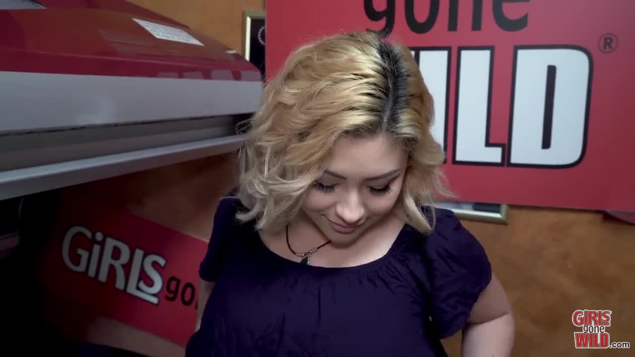 Watch GIRLS GONE WILD - Busty Blonde Teen Serena Skye Masturbates On Tanning Bed Short Sex Videos - Duration: 02:51 | ePornNEW.