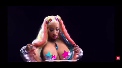 Nicki minaj jiggling her big ass titts