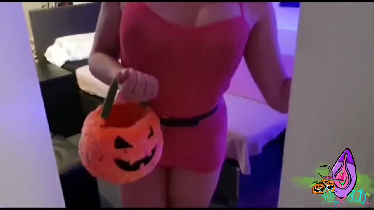 Watch SÜßES ODER SAURES zwei Cumshots für HALLOWEEN HURE von der Straße Short Sex Videos - Duration: 11:00 | ePornNEW.