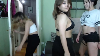 Trio asian baes slutty dance on cam