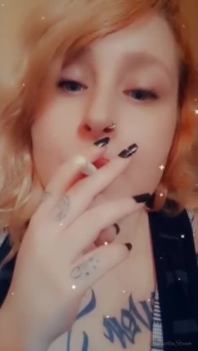 Watch Girl with Fat Lips Smokes a Cigar Short Sex Videos - Duration: 03:33 | ePornNEW.