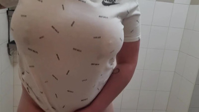 Big Boobs in Wet Tshirt Bouncing