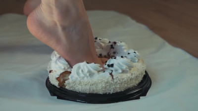 Food Fetish. Girl Step on Cake. Foot Fetish. try not to Cum