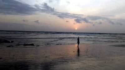 Dancing with the Waves found on Beach HD