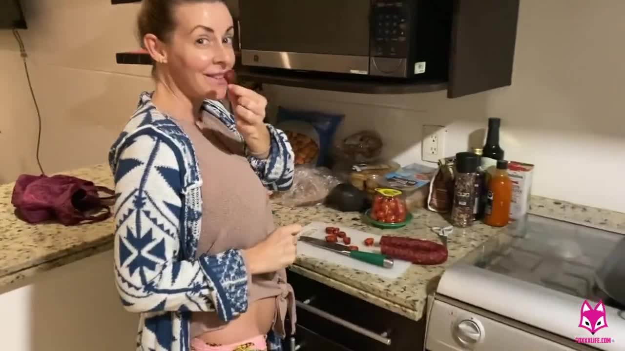 Watch Kitchen Sex - Eating Meat and taking Meat at same Time - Brooke Foxxx - Cumshot, POV Short Sex Videos - Duration: 07:33 | ePornNEW.