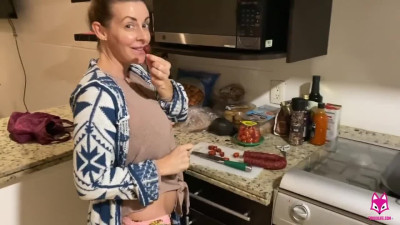 Kitchen Sex - Eating Meat and taking Meat at same Time - Brooke Foxxx - Cumshot, POV