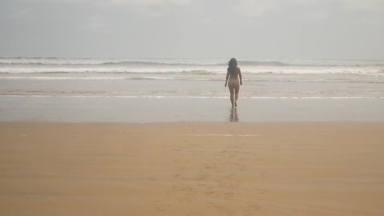 Watch Hot Teen Girlfriend Surprises her Boyfriend with her Wet Pussy on a Public Beach! Short Sex Videos - Duration: 08:39 | ePornNEW.