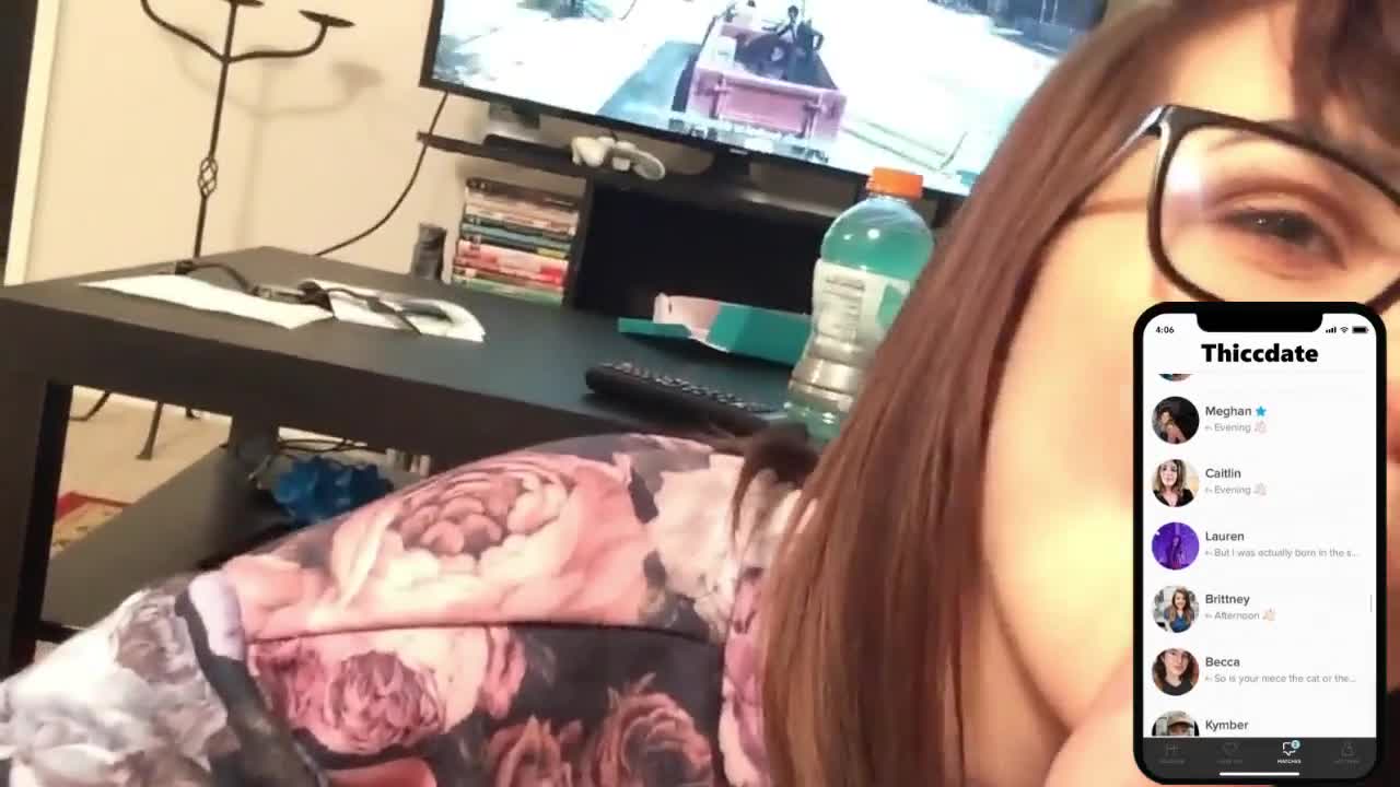 Watch Nerdy Girl BLowing Me While I Play Videogames Short Sex Videos - Duration: 05:03 | ePornNEW.