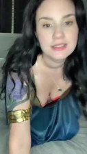 Wonder Woman makes herself Cum