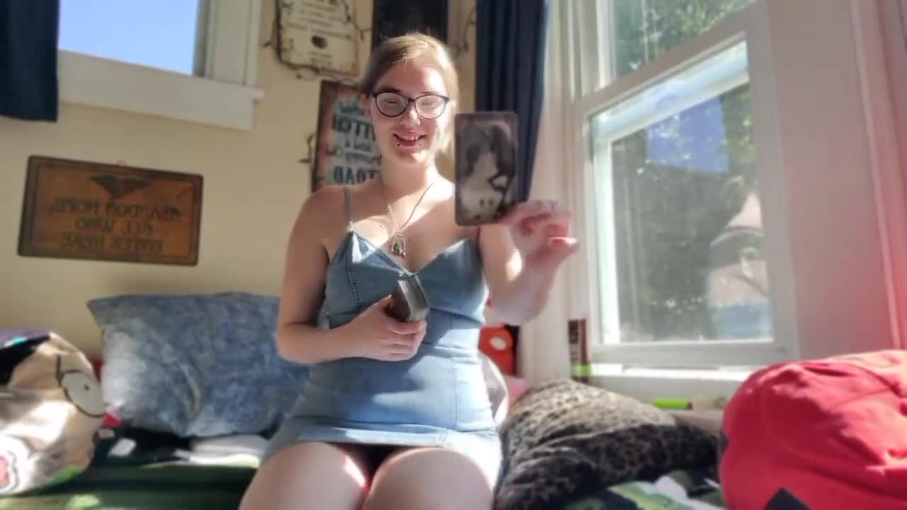 Watch Little Slut Reads Tarot then Cums on her Toy Short Sex Videos - Duration: 06:16 | ePornNEW.