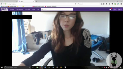 Nerdy Hot Gamer Girl Cums LIVE ON TWITCH