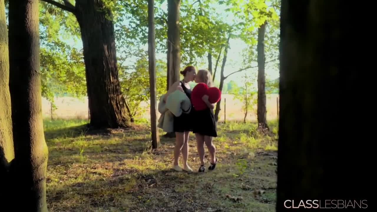 Watch Outdoor Lesbian Sex between Teen Lovers with Horny Pussy Short Sex Videos - Duration: 06:11 | ePornNEW.