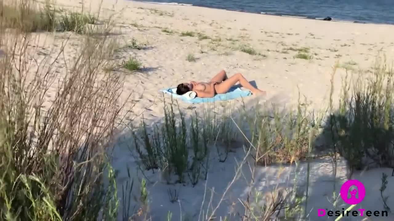 Watch Public Dry Humping Towel, Beautiful Student has Orgasm on a Nude Beach Short Sex Videos - Duration: 07:11 | ePornNEW.