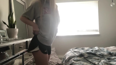 SEXY TEEN STRIP TEASE