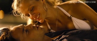 Brooklyn Decker Kiss in Romantic Scene on ScandalPlanetCom