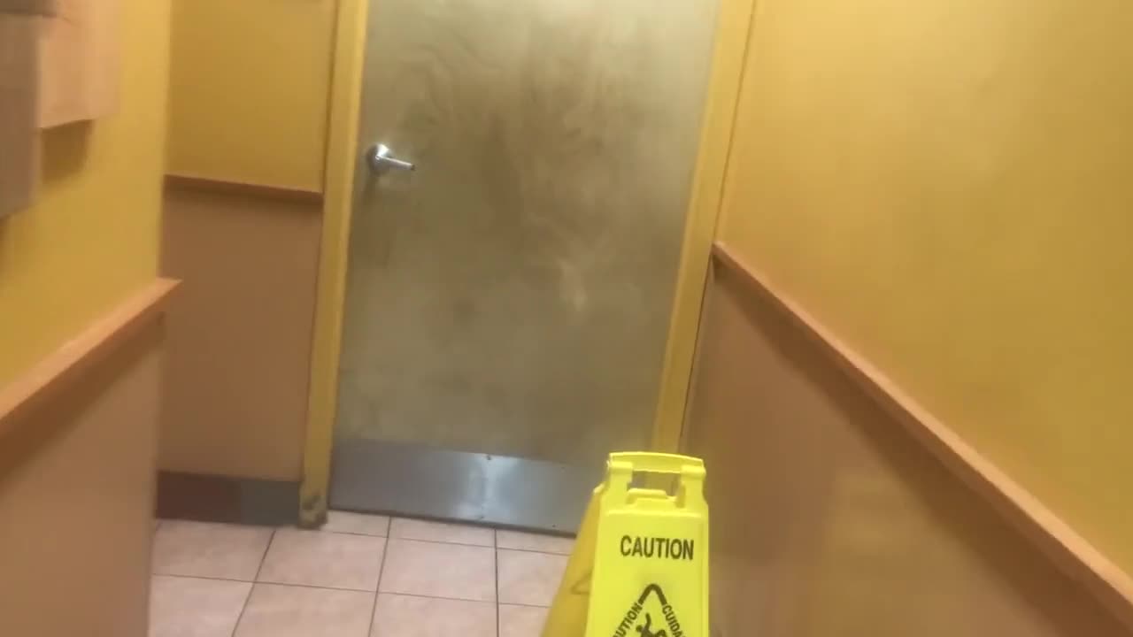 Watch Blowjob in a Popeyes Restroom Cum in Mouth and Swallow Short Sex Videos - Duration: 03:29 | ePornNEW.