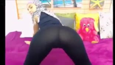 Muslim Girl Risks Death to Twerk on Cam