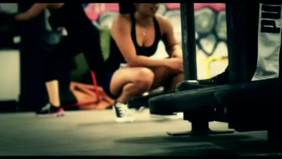 Amazing Girls Squat Like the Boys