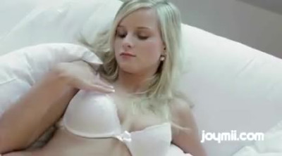 Jaw-Dropping Blonde Has 2 Orgasms