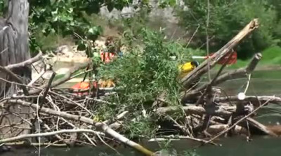 Remi Gaillard Beaver Versus Kayaking Girls