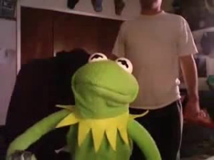 Kermit Watches 2 Girls 1 Cup