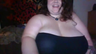 fat babe stripping her shirt showing huge boobs