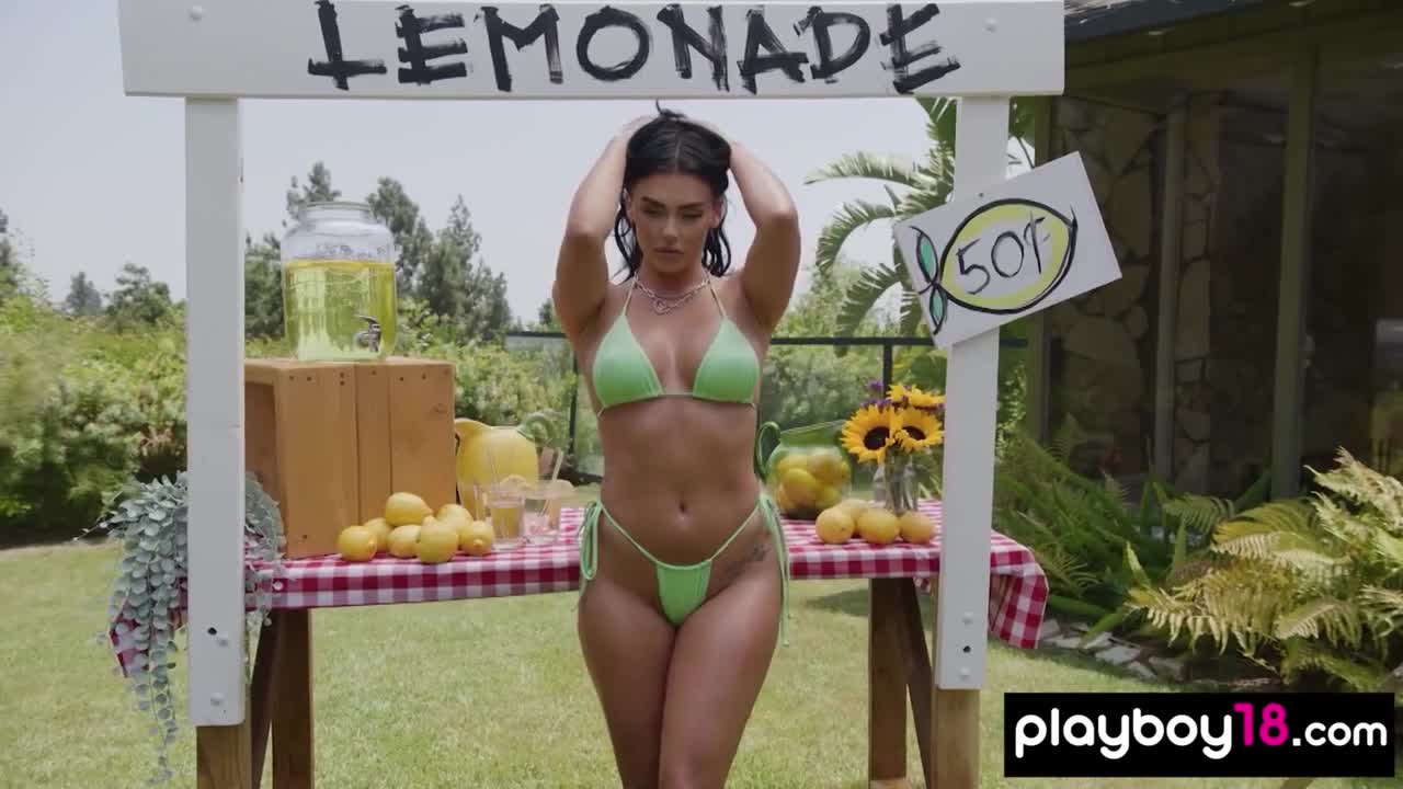 Watch Big boobed naked babe Kaitlynn Anderson posing and selling lemonade outdoor Short Sex Videos - Duration: 05:22 | ePornNEW.