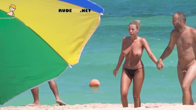 Hot nudist chick secretly filmed on the beach by a voyeur