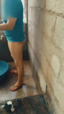 Indian girl bathing hidden cam