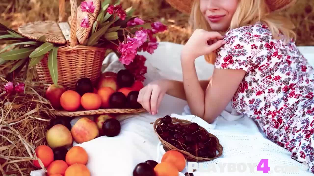 Watch Sweet European blonde teen Angel Sway posing outdoor during hot picnic Short Sex Videos - Duration: 05:45 | ePornNEW.