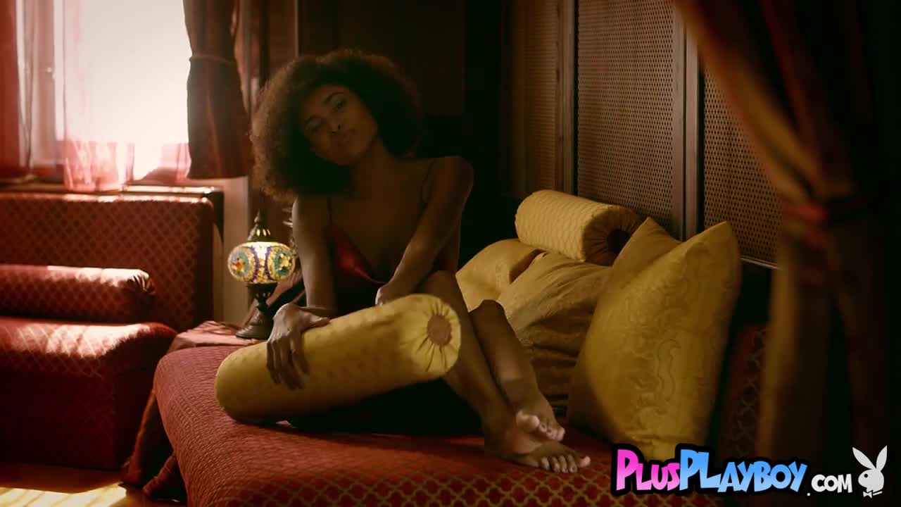 Watch Petite curly black MILF exposed hot body and spread her legs to show pussy Short Sex Videos - Duration: 05:55 | ePornNEW.