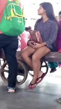 SEXY GIRL SHOWING HIR THUNDER THIGH