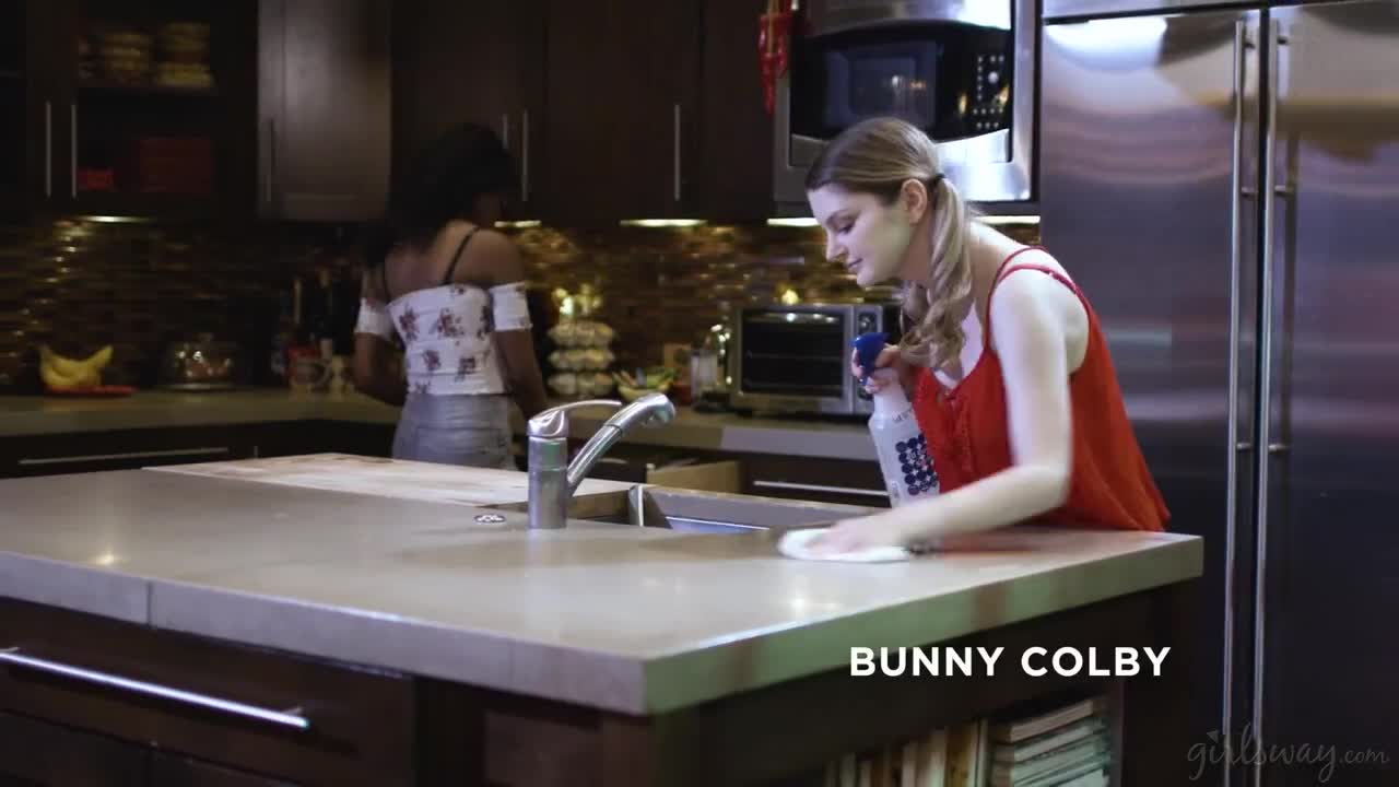 Watch Alex Coal and Bunny Colby play some cosplay games and lesbian games in a kitchen Short Sex Videos - Duration: 44:14 | ePornNEW.