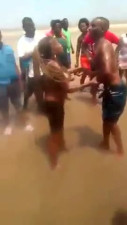 Liberian cracked head give blowjob at the beach