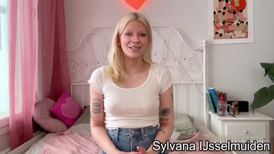 Sylvana IJsselmuiden fingering her self